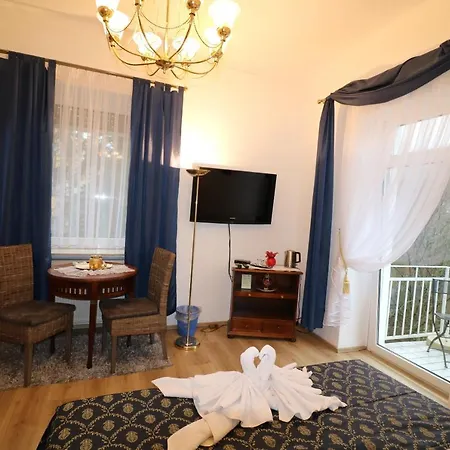 Amber Hotel 2*